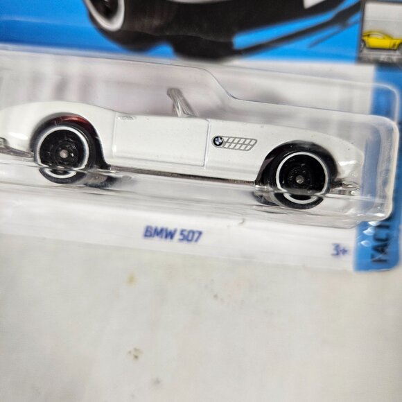 Hot Wheels Factory Fresh BMW 507 White Car 2/5 120/250 HKG30-M9C0D Mattel - Picture 2 of 5
